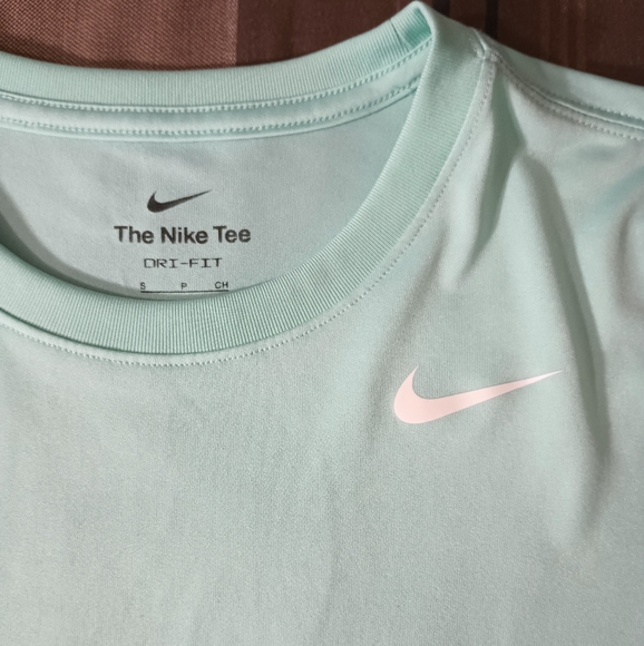 Nike The Nike Tee Dry Fit Light Green Tee S - Picture 5 of 7